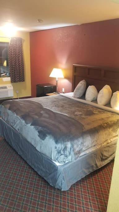 Osu Queen Bed Hotel Room 217 Wi-Fi สติลวอเตอร์ ภายนอก รูปภาพ